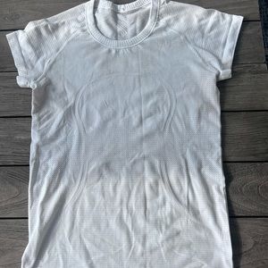Size 6 White Swiftly Tech Lululemon Top
